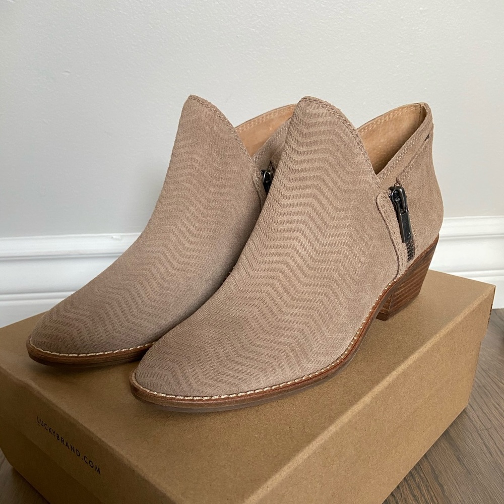 🌟LUCKY BRAND SUEDE BOOTIES🌟